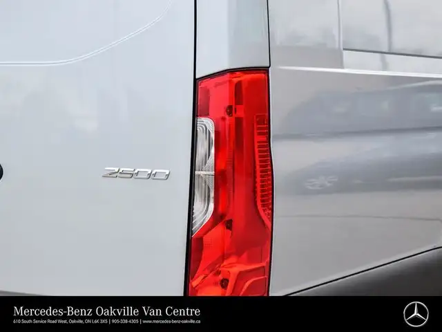 2025 Mercedes-Benz Sprinter Cargo Van dans Autos et camions dans Région d’Oakville/Halton - Image 10
