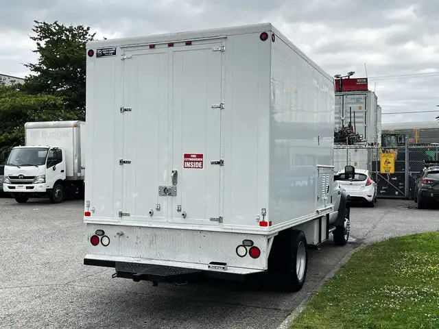 2008 Ram 5500 12 Foot Cube Van with Shelves in Heavy Trucks in City of Toronto - Image 11