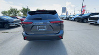 This Toyota Highlander is equipped with: Cloth Seats, Heated Front Seats, Power Adjustable Driver Se... (image 9)