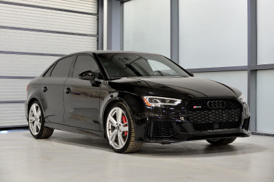 2018 Audi RS 3 Sedan RS 3 / Black Optics / Sport Exhaust / Techn