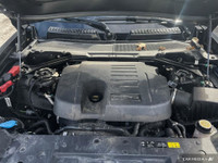 The 2023 Land Rover Defender 110 SE is a rugged yet refined SUV that blends modern luxury with unpar... (image 9)