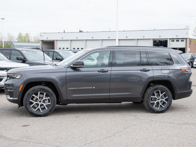 2025 Jeep Grand Cherokee L Limited in Cars & Trucks in Calgary - Image 3