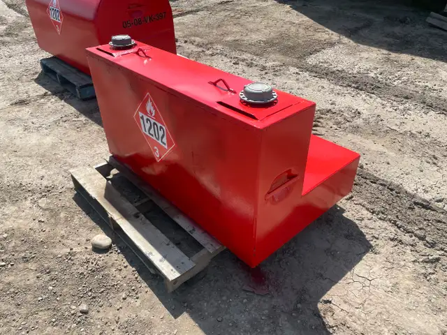 Aprox 430L L shaped slip tidy fuel tank fits shortbox in Heavy Equipment in St. Albert - Image 6