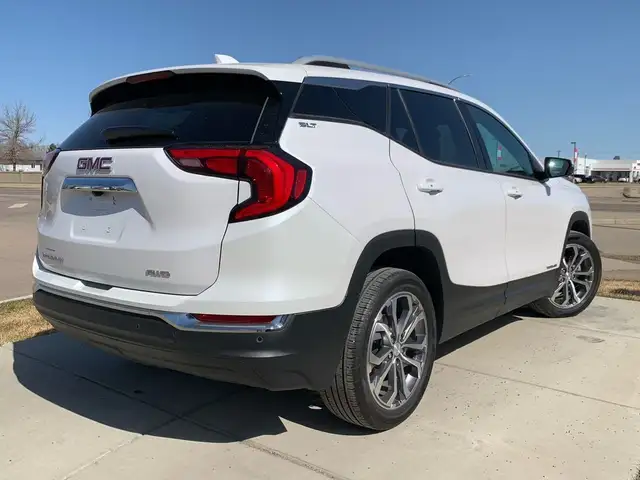 2021 GMC Terrain SLT in Cars & Trucks in Medicine Hat - Image 6