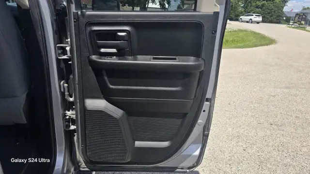 2019 RAM 1500 Classic ST dans Autos et camions dans London - Image 12