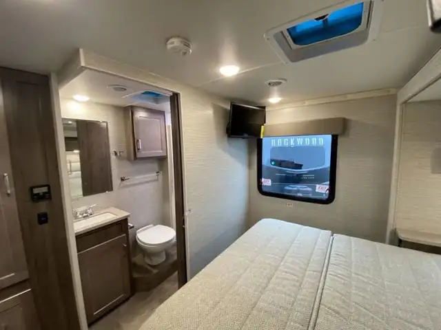 2025 Winnebago Minnie Winnie 26T in RVs & Motorhomes in Abbotsford - Image 25