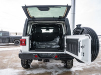 BRIGHT WHITE,TRANSMISSION: 8-SPEED TORQUEFLITE AUTO,TECHNOLOGY GROUP -inc: Alpine Premium Audio Syst... (image 4)
