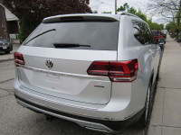 8 PASSENGER. EXECUTIVE LINE PREMIUM PACKAGE. SILVER WITH BLACK LEATHER INTERIOR. 20 INCH ALLOY WHEEL... (image 4)