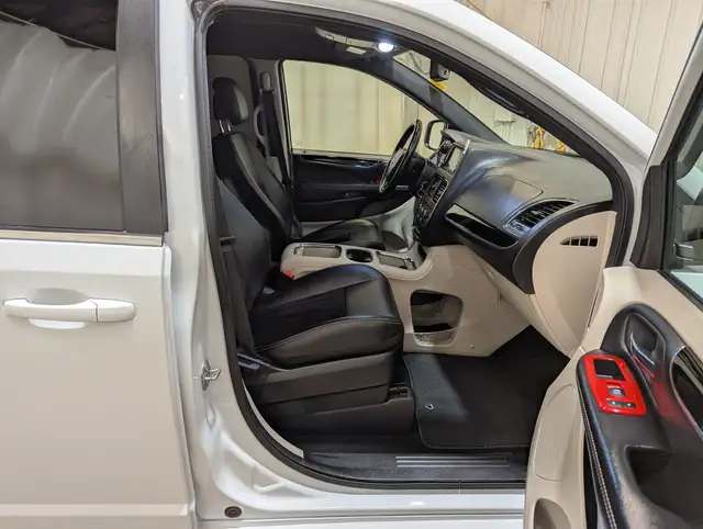 2018 Dodge Grand Caravan CVP/SXT No Accidents | Leather | Rea... in Cars & Trucks in Calgary - Image 20