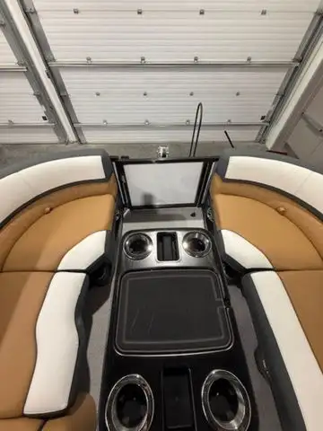 2025 Tahoe Pontoons LTZ Cruise 23 FT in Powerboats & Motorboats in Winnipeg - Image 13