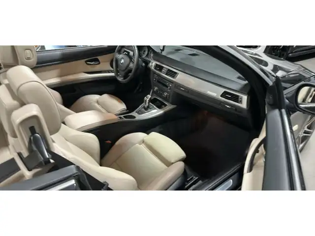 2011 BMW 3 Series Cabriolet 335is in Cars & Trucks in Mississauga / Peel Region - Image 30