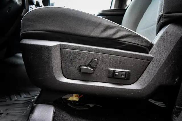 2021 Ram 1500 Classic SLT • BEDLINER • REAR CAM in Cars & Trucks in Kingston - Image 25