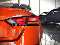 Comes equipped with: Power Mirrors, Sunroof , Shark fin antenna, Halogen Headlamps, Courtesy lights,... (image 6)