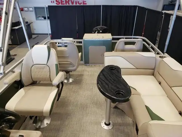 2023 Avalon Venture Fish N Cruise 21 FT in Powerboats & Motorboats in Saskatoon - Image 7