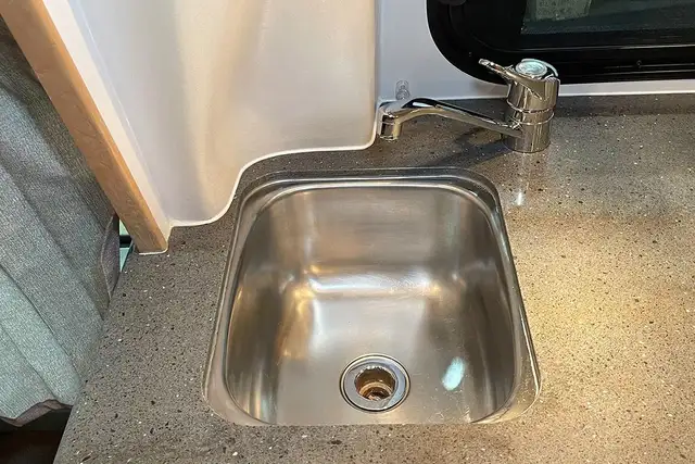 2010 Pleasure-Way Excel TS – Pre-Owned Class B Motorhome. in RVs & Motorhomes in Red Deer - Image 24