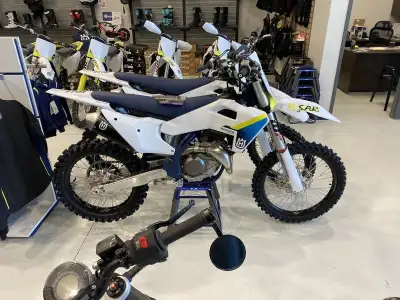 * ALL IN PRICE * - taxes not included 2025 Husqvarna® FC 450Victory is a clear decision The FC 450 c...