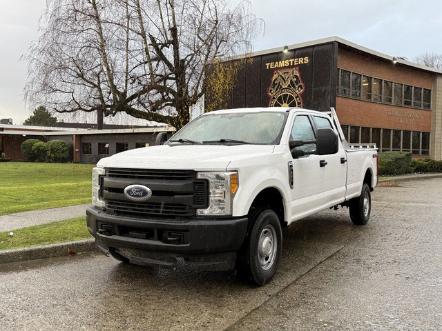 2017 Ford F-350 Super Duty Crew Cab 4x4 in Cars & Trucks in Delta/Surrey/Langley - Image 4