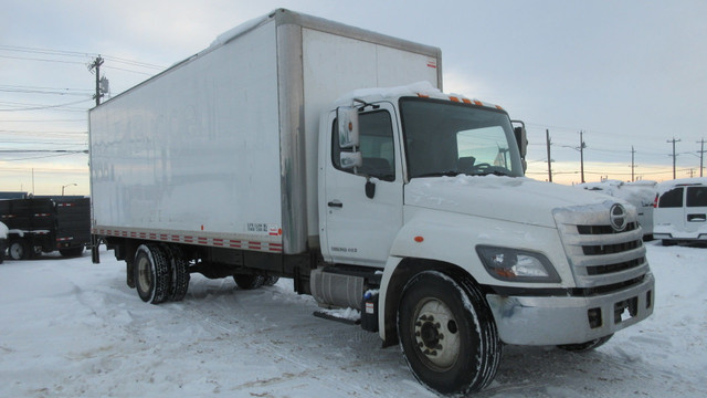 2020 Hino 338 24 FT CUBE VAN WITH POWER TAILGATE in Cars & Trucks in Edmonton - Image 4