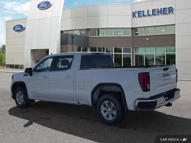 2023 GMC Sierra 1500 SLE Crew Cab 4x4 | Clean Carfax in Cars & Trucks in Brandon - Image 4