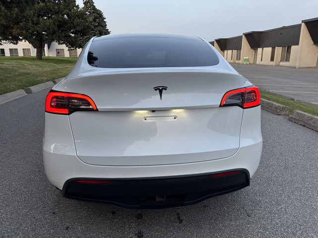 2022 Tesla Model Y Long Range 4dr All-Wheel Drive Sport Utility  in Cars & Trucks in City of Toronto - Image 4