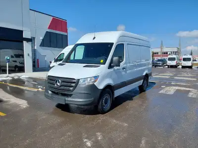 3.0L V6 Diesel, Cargo Partition, Twin Front Passenger Seats, Leatherettle Upholstery, Floor Covering...