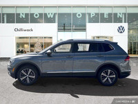 Only 40,570 Miles! This Volkswagen Tiguan boasts a Intercooled Turbo Regular Unleaded I-4 2.0 L/121... (image 1)