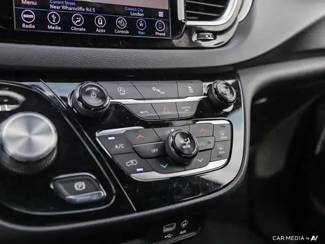 2018 Chrysler Pacifica Touring-L Plus | Apple CarPlay | Leather in Cars & Trucks in London - Image 24