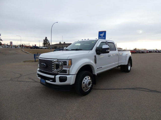 Platinum 4WD Crew Cab 8' Box in Cars & Trucks in Edmonton
