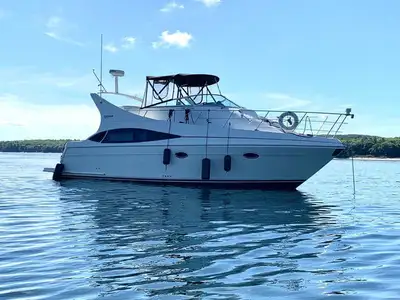 BOWTHURSTER EXTENDED SWIM PLATFORM 6.2L MERCS GENERATOR This freshwater boat is clean and ready to g...