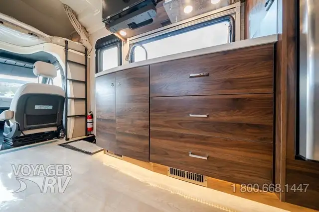 2025 Winnebago Navion 24J in RVs & Motorhomes in Kelowna - Image 27