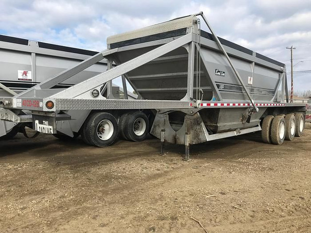 2018 Loadline 38’ Triaxle Clam Dump in Heavy Equipment in St. Albert