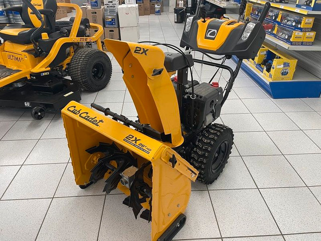 2021 CUB CADET 2X-26HD INCH 2-STAGE SNOWBLOWER in Heavy Equipment in Chatham-Kent - Image 2