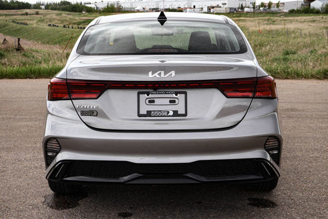 2022 Kia Forte EX PLUS SUNROOF LOW KMS in Cars & Trucks in Strathcona County - Image 3