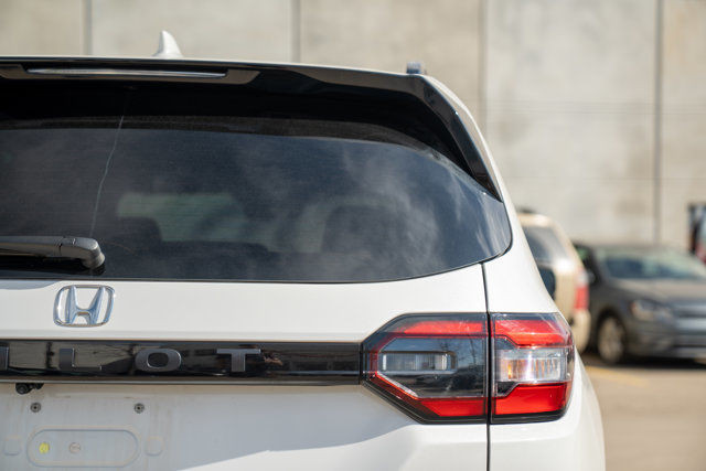 2025 Honda Pilot Touring in Cars & Trucks in Edmonton - Image 4