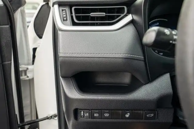 2024 Toyota RAV4 Hybrid XLE dans Autos et camions dans Ville d’Edmonton - Image 26