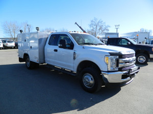 2017 Ford XLT F-350 4X4 SERVICE BODY WITH  WIELDER/COMPRESSOR
