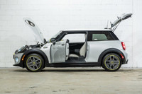 Francais: * Premier+ Line * Jantes 17 pouces MINI Electric Power Performance * Toit et rétroviseurs... (image 4)