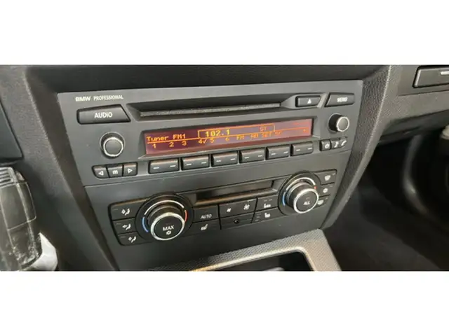 2011 BMW 3 Series Cabriolet 335is in Cars & Trucks in Mississauga / Peel Region - Image 41