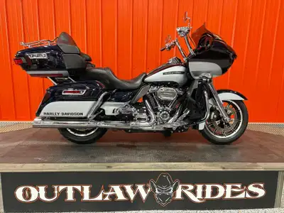 This Beautiful 2019 Road Glide Ultra is ready for you and the open road! The paint is in immaculate...