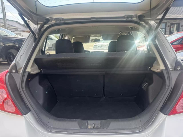 2012 NISSAN Versa SL dans Autos et camions  à Laval/Rive Nord - Image 4