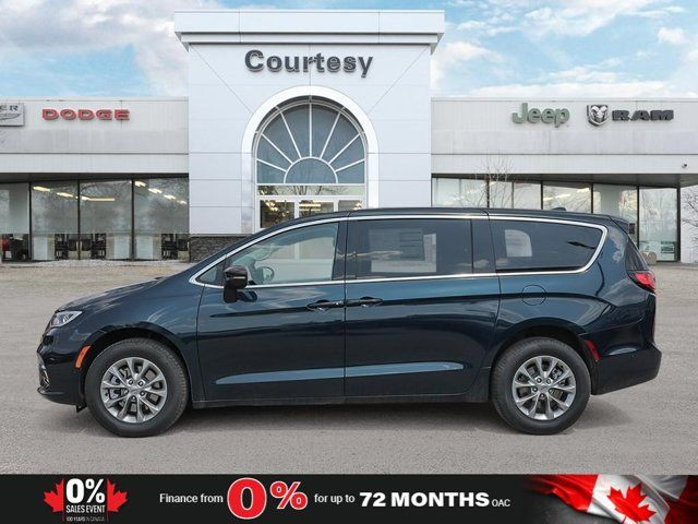 2025 Chrysler Pacifica Select in Cars & Trucks in Calgary - Image 4