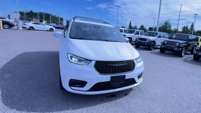 2022 Chrysler Pacifica Limited | Front Wheel Drive | Leather in Cars & Trucks in Prince George - Image 4