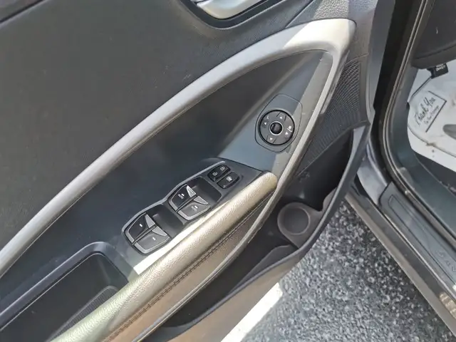 2018 Hyundai Santa Fe Sport 2.4 in Cars & Trucks in Belleville - Image 12