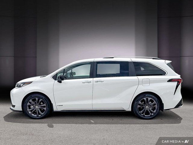 2021 Toyota Sienna XSE | Hybrid | Sport Styling | 7-Passenger in Cars & Trucks in Cambridge - Image 2