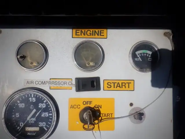2006 ford F-650 Vacuum Truck 2WD Diesel in Heavy Trucks in Richmond - Image 30
