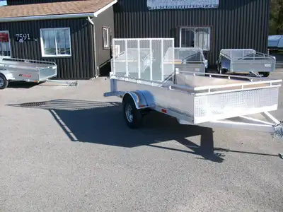 REMORQUE NEUVE 66" X 120" POLE TRIPLE 1 ESSIEUX AVEC PORTE RAMPE PLANCHER EN MADRIER ROUES 13" GALVA...