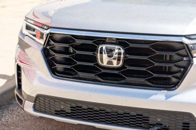 2025 Honda Pilot Touring in Cars & Trucks in Edmonton - Image 3