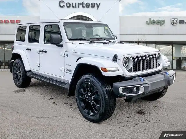 2024 Jeep Wrangler 4xe Sahara | Plug-in Hybrid | Sky One Touch dans Autos et camions dans Calgary - Image 9