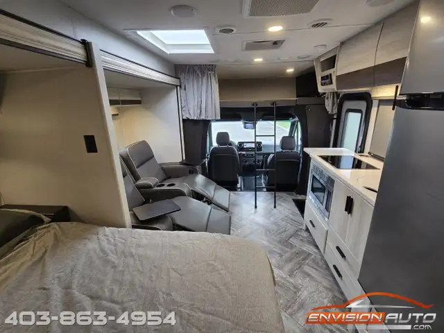 2021 FOREST RIVER SUNSEEKER MBS 2400T C-Class Motorhome RV in Cars & Trucks in Calgary - Image 35