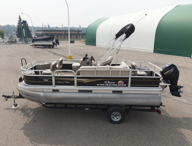2020 SUNTRACKER Bass Buggy 18 DLX  Mercury 40 4Stroke Command Th in Powerboats & Motorboats in Vernon - Image 3